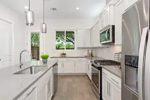 1111 Brookswood Ave, Austin, TX 78721 - Photo 11