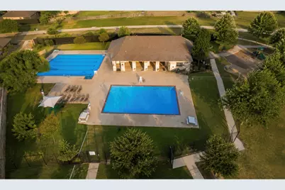 208 Kellys Heroes Way, Jarrell, TX 76537 - Photo 35