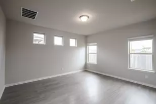 208 Kellys Heroes Wy, Jarrell, TX 76537 - Photo 11
