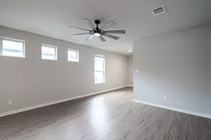 208 Kellys Heroes Wy, Jarrell, TX 76537 - Photo 15