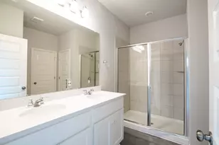 208 Kellys Heroes Wy, Jarrell, TX 76537 - Photo 17