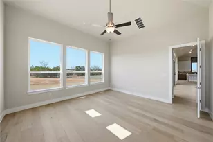 1209 Doelling Dr, Florence, TX 76527 - Photo 11