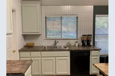 2004 Melissa Oaks Lane, Austin, TX 78744 - Photo 9