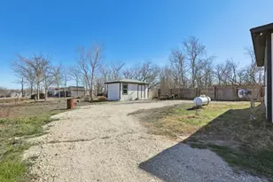 194 Tulipan Ln, Del Valle, TX 78616 - Photo 37