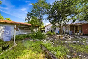 242 S Sycamore Ave, New Braunfels, TX 78130 - Photo 19