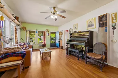 242 S Sycamore Avenue, New Braunfels, TX 78130 - Photo 7