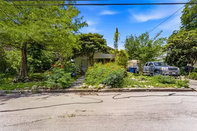 242 S Sycamore Avenue, New Braunfels, TX 78130 - Photo 3