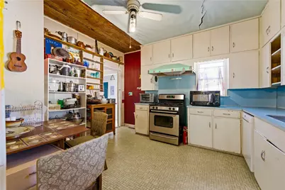 242 S Sycamore Avenue, New Braunfels, TX 78130 - Photo 11