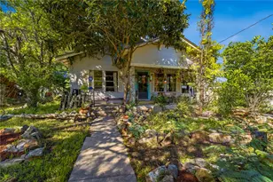 242 S Sycamore Ave, New Braunfels, TX 78130 - Photo 1