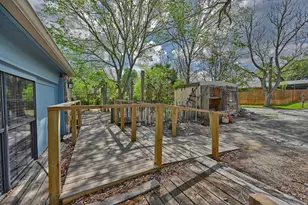 1284 E Hempstead St, Giddings, TX 78942 - Photo 7