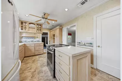 1284 E Hempstead Street, Giddings, TX 78942 - Photo 21