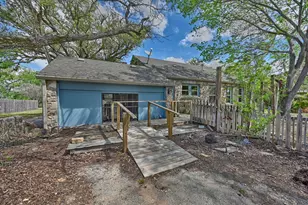 1284 E Hempstead St, Giddings, TX 78942 - Photo 9