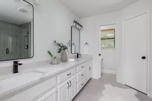 9305 Rolling Oaks Trail, Austin, TX 78750 - Photo 17