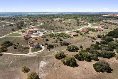 104 Strada Luca, Florence, TX 76527 - Photo 9