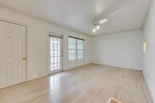 910 Duncan Ln, Austin, TX 78705 - Photo 11