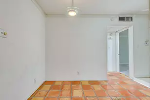 910 Duncan Ln, Austin, TX 78705 - Photo 5