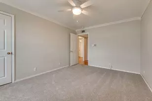 910 Duncan Ln, Austin, TX 78705 - Photo 17