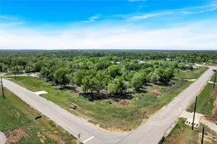 112 Empire St, Elgin, TX 78621 - Photo 3