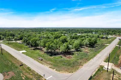 112 Empire Street, Elgin, TX 78621 - Photo 3
