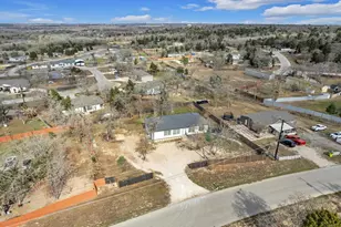 114 Crepe Myrtle Pkwy, Elgin, TX 78621 - Photo 33