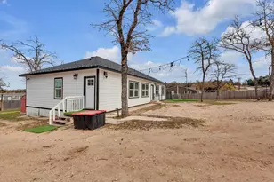 114 Crepe Myrtle Pkwy, Elgin, TX 78621 - Photo 3