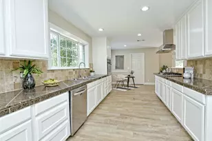 4301 Balcones Woods Dr, Austin, TX 78759 - Photo 9