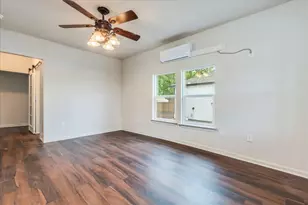 112 Gazley St, Smithville, TX 78957 - Photo 5
