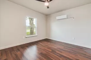112 Gazley St, Smithville, TX 78957 - Photo 17