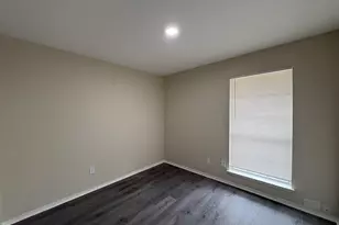 2524 Chaparral Trail, Austin, TX 78744 - Photo 9