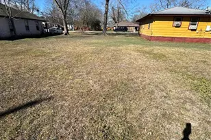 503 Hill St, Smithville, TX 78957 - Photo 11