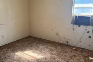 503 Hill St, Smithville, TX 78957 - Photo 9