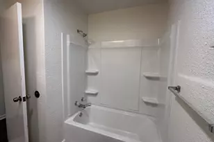 413 Magnolia St, Bastrop, TX 78602 - Photo 9