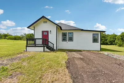 507 W 1st Street, Flatonia, TX 78941 - Photo 1
