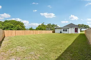 507 W 1st St, Flatonia, TX 78941 - Photo 37