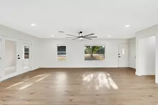 122 Blanket Flower Dr, Bastrop, TX 78602 - Photo 5