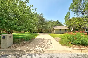 8608 Crest Ridge Cir, Austin, TX 78750 - Photo 5