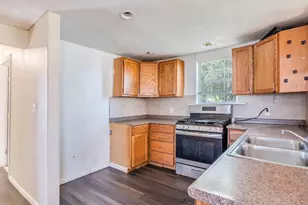 721 E Pine St, Seguin, TX 78155 - Photo 11