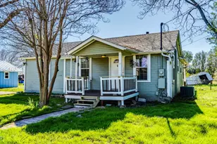 721 E Pine St, Seguin, TX 78155 - Photo 3