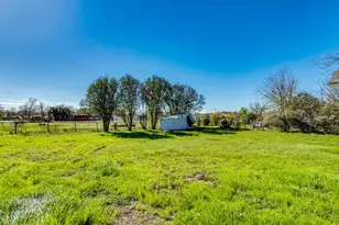 721 E Pine St, Seguin, TX 78155 - Photo 23