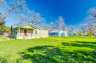 721 E Pine St, Seguin, TX 78155 - Photo 25