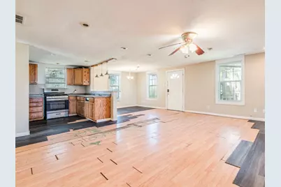 721 E Pine Street, Seguin, TX 78155 - Photo 9