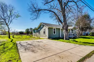 721 E Pine St, Seguin, TX 78155 - Photo 5