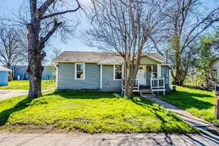 721 E Pine St, Seguin, TX 78155 - Photo 1