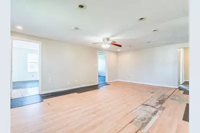 721 E Pine Street, Seguin, TX 78155 - Photo 7