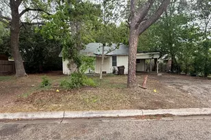 918 S Brazos St, Lockhart, TX 78644 - Photo 1