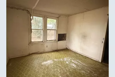 918 S Brazos Street, Lockhart, TX 78644 - Photo 3