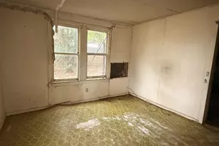 918 S Brazos St, Lockhart, TX 78644 - Photo 3