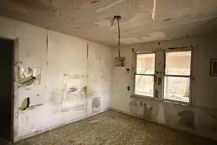 918 S Brazos St, Lockhart, TX 78644 - Photo 5