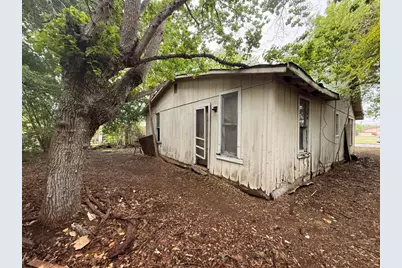 918 S Brazos Street, Lockhart, TX 78644 - Photo 11