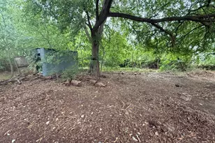 918 S Brazos St, Lockhart, TX 78644 - Photo 13